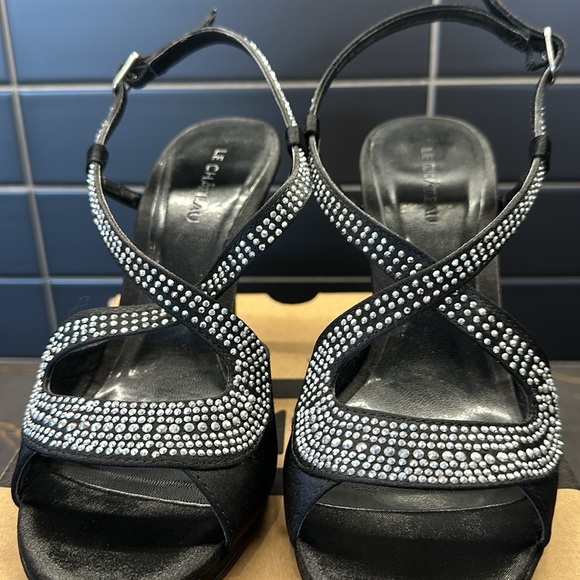 Le Chateau heels - Picture 2 of 6